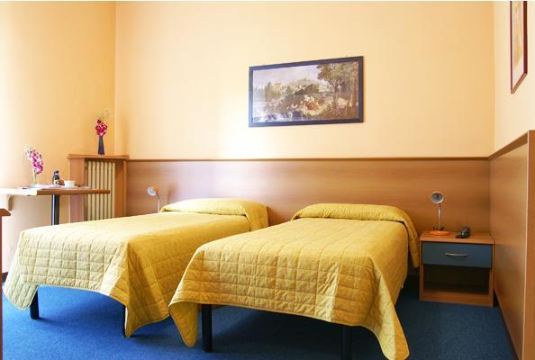 Hotel Victoria Varedo Zimmer foto
